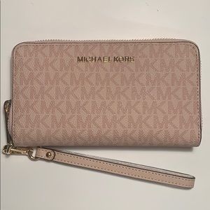 NWT Michael Kors Jet Set Travel Wallet in Ballet